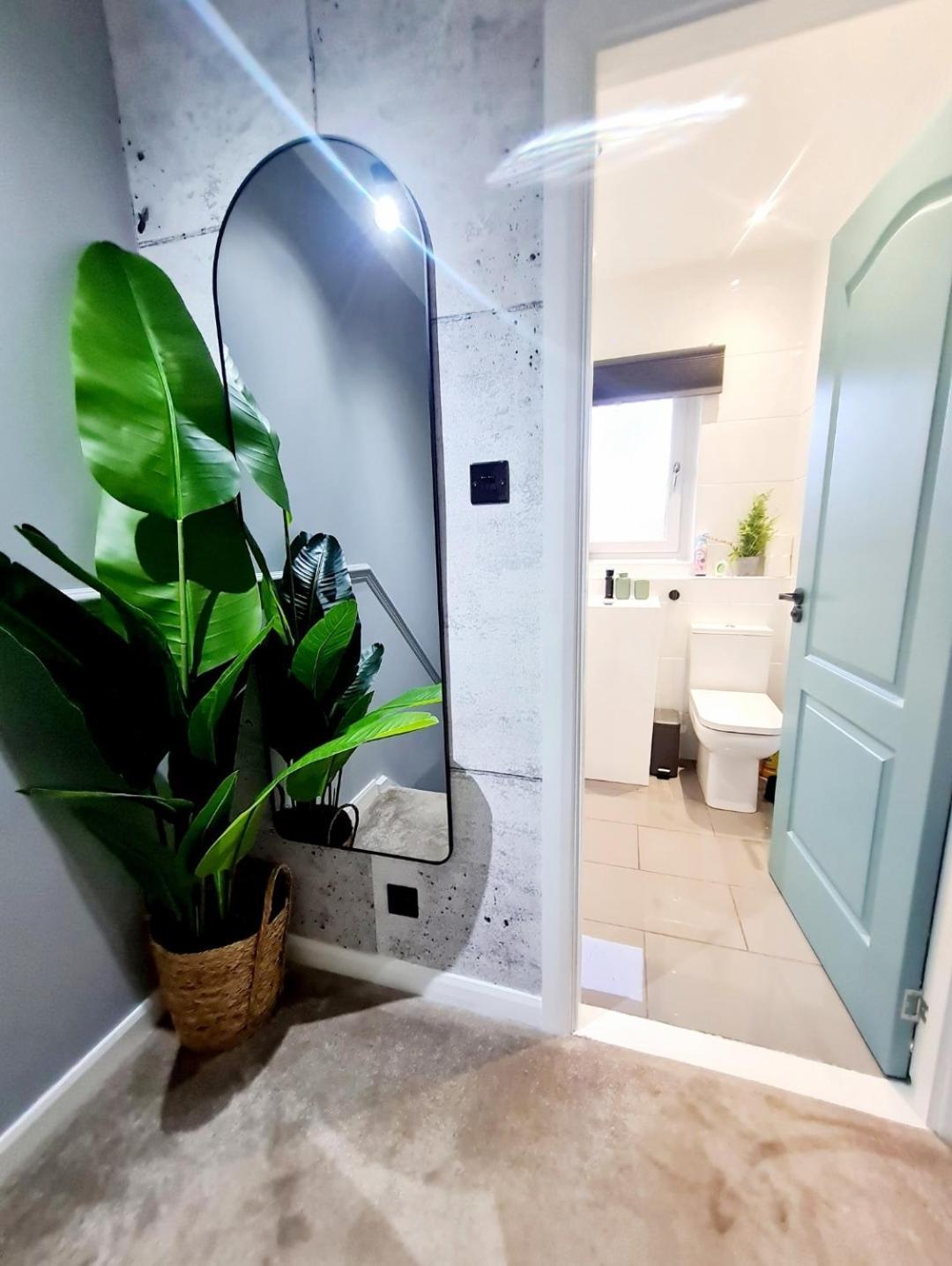 Bright 3Br Walking Distance To Town - Free Parking Apartment Glasgow Luaran gambar