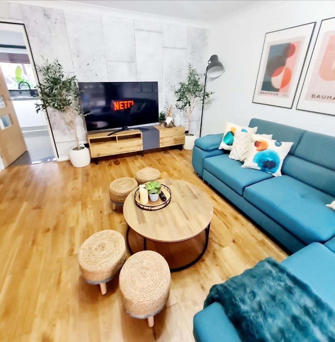 Bright 3Br Walking Distance To Town - Free Parking Apartment Glasgow Luaran gambar